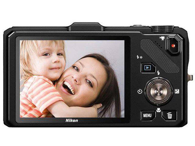 Câmera Digital Nikon Coolpix S9300 16.1MP LCD 3” - Câmera Compacta